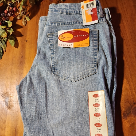 LEE One True Fit womens jeans sz 5/6 long- 34", new with tags - Picture 2 of 7